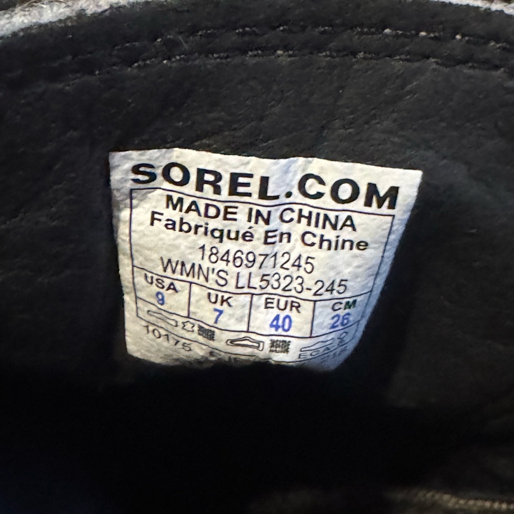 Sorel Women's Lace Up Olive and Grey Boots - Picture 7 of 8